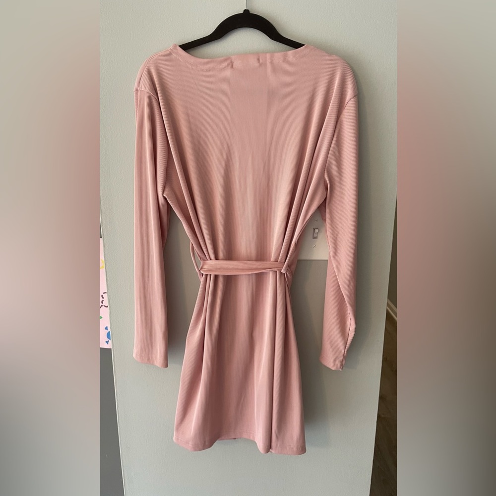 Pink Robe - Picture 2 of 2